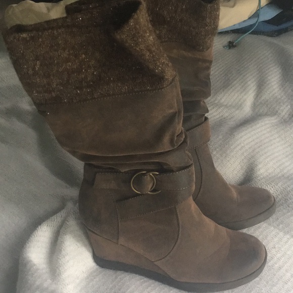 Boots - Picture 1 of 8